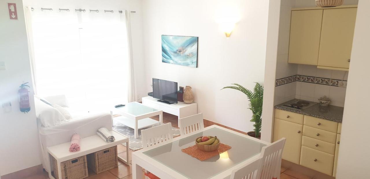 Apartment Vila Mos In Porto Mos Beach لاغوس المظهر الخارجي الصورة