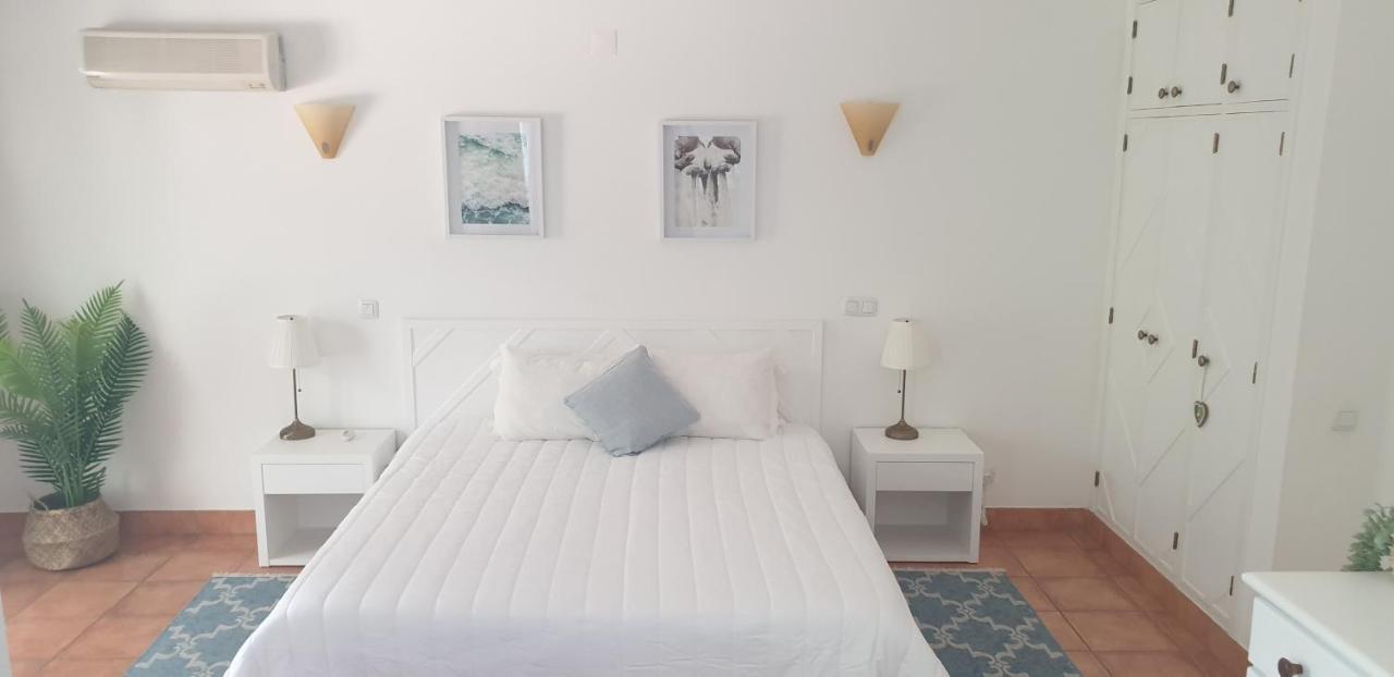 Apartment Vila Mos In Porto Mos Beach لاغوس المظهر الخارجي الصورة